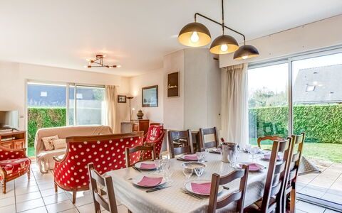 Grah Moullac: Pièce, Salle À Manger, Propriété, Meubles, Design Intérieur, Bâtiment, Table, Immobilier, Maison, Plafond