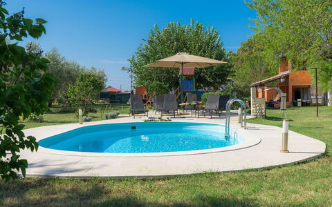 Bozac: Piscine, Propriété, Immobilier, Loisir, Maison, Bâtiment, Arrière-Cour, Vacances, Zone Résidentielle, Domicile