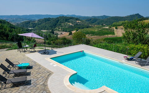 Casa Chiara (Sic400): L'Eau, Ciel, Piscine, Bleu Azur, Arbre, Bâtiment, Plante, Mobilier De Jardin, Ombre, Rectangle