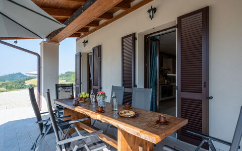 Casa Chiara (Sic400): Propriété, Meubles, Table, Bois, Fenêtre, Ombre, Design Intérieur, Porche, Faisceau, Chalet