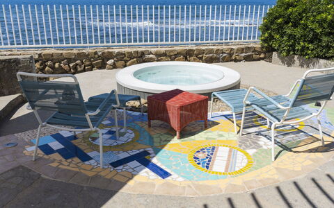 La Califfa: L'Eau, Table, Meubles, Propriété, Jour, Ciel, Bleu Azur, Mobilier De Jardin, Plan D'Eau, Nuage