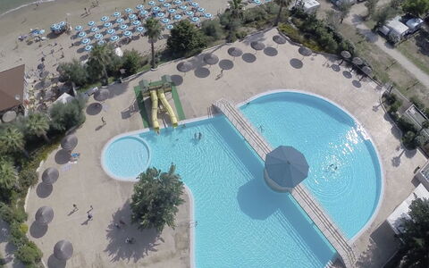 Internazionale Manacore: L'Eau, Propriété, Bleu Azur, Plante, Piscine, Arbre, Station Balnéaire, Design Urbain, Loisir, Paysage