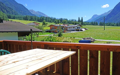 Anna: Ciel, Nuage, Montagne, Propriété, Plante, Bâtiment, Montagnes, Bois, Paysage Naturel, Arbre