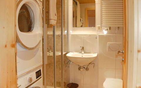 Villars 877: Salle De Bains, Propriété, Pièce, Toilette, Luminaire Plomberie, Tuile, Design Intérieur, Accessoire Salle De Bain, Évier, Mur