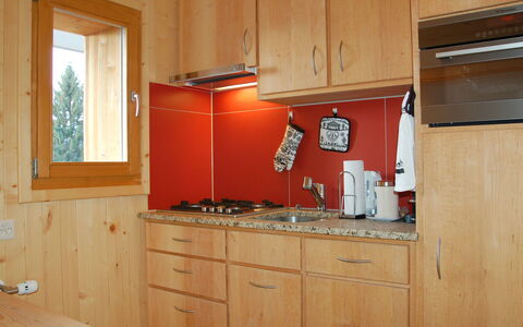 Villars 877: Cabinetry, Pièce, Cuisine, Meubles, Comptoir, Propriété, Cuisinière, Placard, Contre-Plaqué, Maison