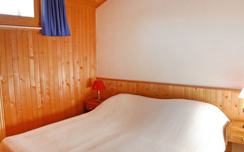 Villars 877: Pièce, Propriété, Meubles, Bois, Tache De Bois, Dur, Architecture, Design Intérieur, Contre-Plaqué, Lit