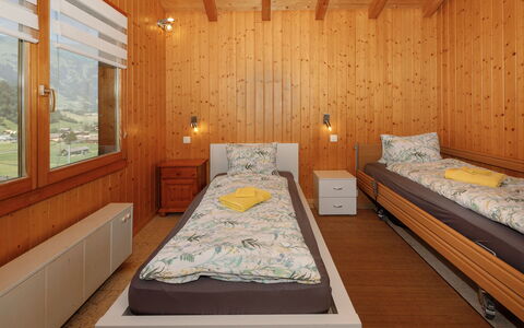 Chalet Guldeli: Design Intérieur, Sol, Sol, Bois, Plafond, Chambre, Lit, Pièce, Meubles, Éclairage