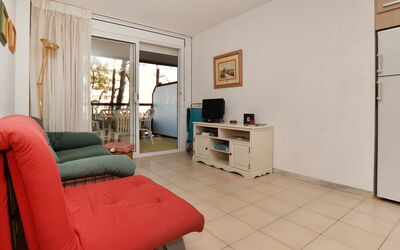 Els Pins Eduardo 160.7: Propriété, Canapé, Cadre, Meubles, Confort, Bâtiment, Bois, Chaise, Design Intérieur, Salon