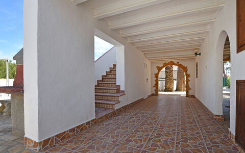 Laurel: Propriété, Bâtiment, Pièce, Immobilier, Sol, Biens, Architecture, Maison, Cambre, Tuile