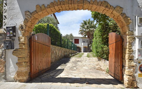 Laurel: Cambre, Architecture, Ville, Porte, Bâtiment, Bois, Porte, Arbre, Maison, Passerelle