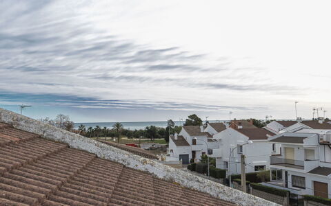 Drassanes Iii: Toit, Ciel, Ville, Maison, Mer, Zone Résidentielle, Vacances, Architecture, Nuage, Arbre