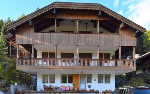 Villa Bellavista: Roue, Ciel, Bâtiment, Propriété, Nuage, Fenêtre, Véhicule, Plante