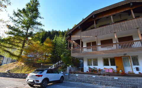 Villa Bellavista: Roue, Voiture, Ciel, Véhicule, Plante, Bâtiment, Véhicule À Moteur
