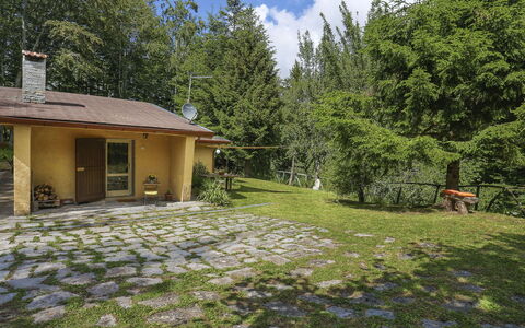 Al Faggio (Gll120): Propriété, Domicile, Maison, Immobilier, Herbe, Paysage Naturel, Arbre, Cour, Bâtiment, Chalet