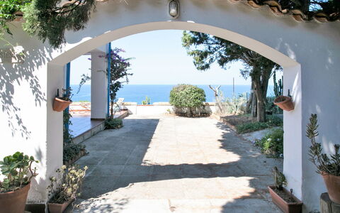 Sulla Scogliera: Propriété, Cambre, Bâtiment, Immobilier, Architecture, Maison, Domicile, Biens, Villa, Passerelle