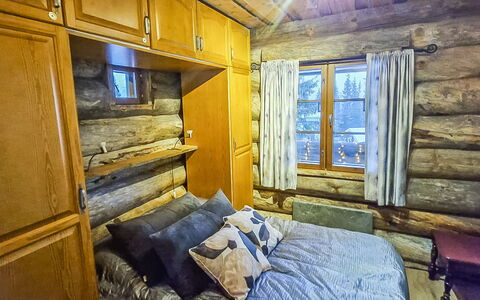 Kulta-Vuosseli a: Bois, Plafond, Chambre, Pièce, Tache De Bois, Drap De Lit, Cabane En Rondins, Dur, Literie, Linge