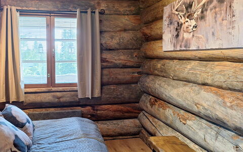 Kulta-Vuosseli a: Bois, Chambre, Dur, Linge, Pièce, Tache De Bois, Literie, Drap De Lit, Lit, Cabane En Rondins