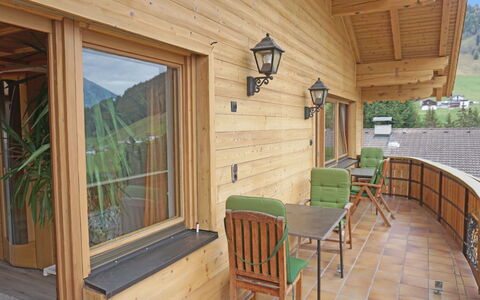 Riccardo: Propriété, Fenêtre, Meubles, Bois, Chaise, Plante, Bâtiment, Design Intérieur, Tache De Bois, Maison