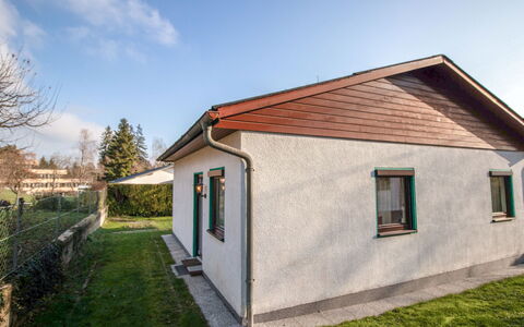 Laube: Maison, Propriété, Domicile, Bâtiment, Chalet, Immobilier, Toit, Lot Terre, Siding, Zone Résidentielle