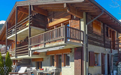 Praz 11: Maison, Propriété, Bâtiment, Domicile, Siding, Immobilier, Balcon, Architecture, Bois, Porche