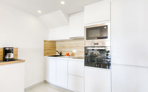 Mileni i: Cuisine, Design Intérieur, Sol, Comptoir, Bois, Appareil De Cuisine, Cabinetry, Sol, Principaux Appliance, Plafond