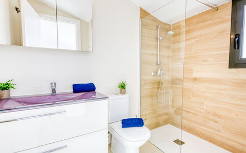 Mileni i: Sol, Sol, Luminaire Plomberie, Salle De Bains, Design Intérieur, Armoire De Toilette, Plomberie, Toilette, Porte, Tuile