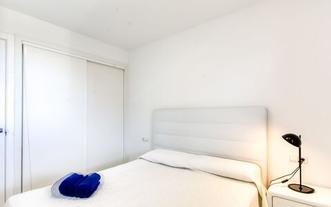 Mileni i: Lit, Chambre, Design Intérieur, Bois, Sol, Sol, Drap De Lit, Meubles, Literie, Pièce