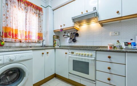 Solarium Iii: Buanderie, Cabinetry, Propriété, Comptoir, Sécheuse, Cuisinière, Cuisine, Machine À Laver, Design Intérieur, Le Fourneau