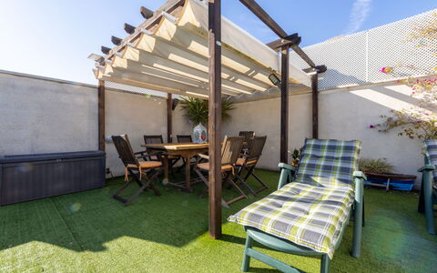 Solarium Iii: Meubles, Propriété, Bâtiment, Plante, Ciel, Ombre, Bois, Design Intérieur, Mobilier De Jardin, Confort