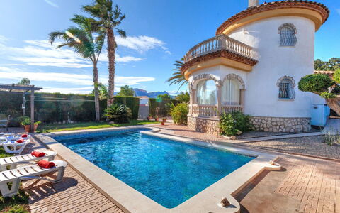 Villa Pasja: Propriété, Piscine, Bâtiment, Immobilier, Maison, Biens, Domicile, Bleu Azur, Villa, Vacances