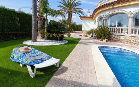 Villa Pasja: Propriété, Bâtiment, Immobilier, Piscine, Herbe, Maison, Recours, Biens, Villa, Vacances