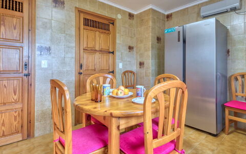 Villa Preciosa: Salle À Manger, Pièce, Meubles, Propriété, Design Intérieur, Table, Maison, Bâtiment, Immobilier, Sol