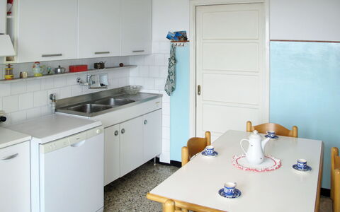 Casa del Pernambuco (Ptl205): Pièce, Cuisine, Propriété, Comptoir, Meubles, Cabinetry, Jaune, Bâtiment, Principaux Appliance, Design Intérieur