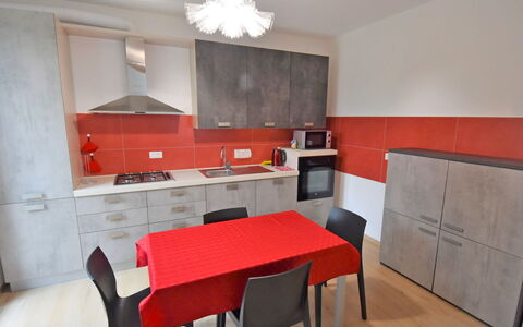 Cà Riviera Bosco Piccolo: Meubles, Pièce, Propriété, Design Intérieur, Rouge, Bâtiment, Cuisine, Cabinetry, Comptoir, Salle À Manger