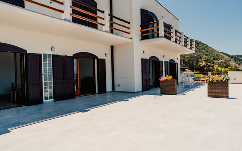 Marina di Caronia 110: Propriété, Maison, Bâtiment, Domicile, Immobilier, Architecture, Zone Résidentielle, Appartement, Façade, Pièce