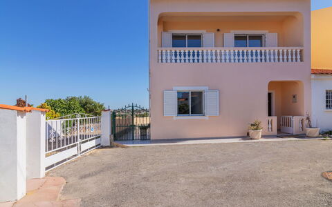 Casa Do Sol: Bâtiment, Ciel, Propriété, Fenêtre, Plante, Bleu Azur, Lot Terre, Zone Résidentielle, Paysage, Immobilier