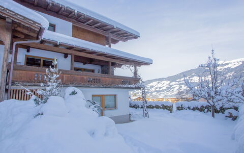 Widner: Ciel, Bâtiment, Neige, Fenêtre, Nuage, Pente, Maison, Montagne, Arbre, Chalet
