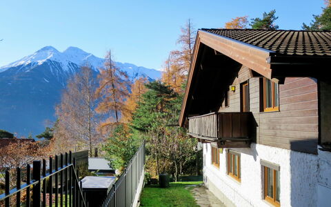 Waldruh: Montagne, Propriété, Montagnes Relief, Maison, Chaîne De Montagnes, Alpes, Bâtiment, Ciel, Feuille, Architecture