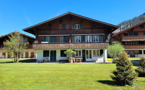 Reseda: Plante, Ciel, Bâtiment, Fenêtre, Arbre, Lot Terre, Herbe, Immobilier, Maison, Façade