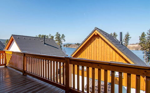 Lakeside Village 28 (+ Sauna): Ciel, Fenêtre, Bâtiment, Bois, Arbre, Maison, Tache De Bois, Siding, Chalet