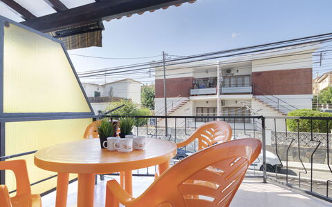 Marie: Propriété, Bâtiment, Immobilier, Pièce, Meubles, Design Intérieur, Architecture, Table, Maison, Toit