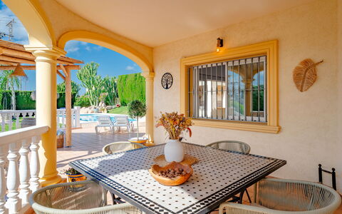 Hawaii: Meubles, Design Intérieur, Chaise, Table, Sol, Table Cuisine Et Salle A Manger, Sol, Recours, Salle À Manger, Plafond