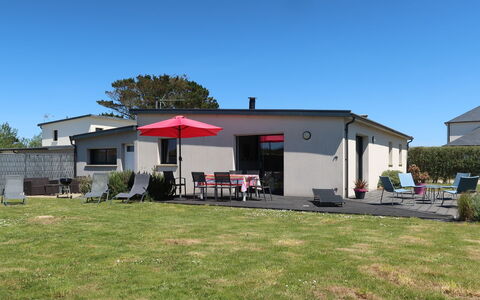 Ty Amiets: Ciel, Bâtiment, Fenêtre, Plante, Lot Terre, Porte, Arbre, Herbe, Maison, Paysage