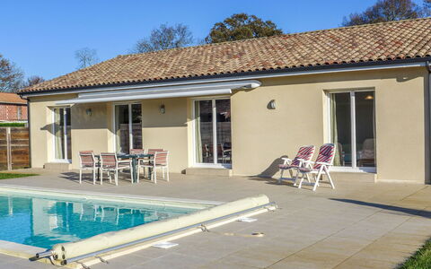 Philibert: Propriété, Maison, Bâtiment, Domicile, Immobilier, Villa, Zone Résidentielle, Façade, Piscine, Chalet