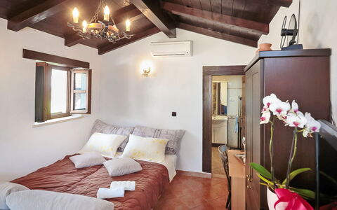 Lišera: Chambre, Pièce, Meubles, Propriété, Lit, Plafond, Design Intérieur, Bâtiment, Drap De Lit, Suite