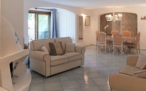 Omer: Meubles, Propriété, Canapé, Confort, Salon, Design Intérieur, Bois, Sol, Sol, Table