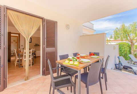 Villa Orchidea: Propriété, Pièce, Immobilier, Design Intérieur, Meubles, Bâtiment, Maison, Salle À Manger, Table, Domicile