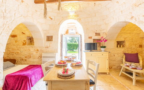 Trullo Del Mandarino: Pièce, Propriété, Bâtiment, Design Intérieur, Meubles, Maison, Table, Salon, Villa, Cambre