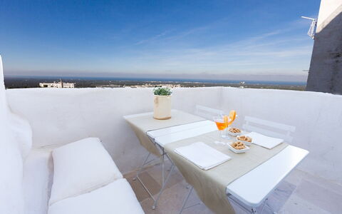 Vista Mare Da Zio Piero: Propriété, Ciel, Pièce, Restaurant, Table, Meubles, Vacances, Architecture, Design Intérieur, Yacht De Luxe