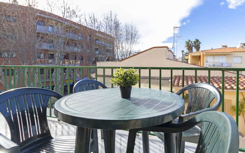 Domingo: Propriété, Immobilier, Maison, Bâtiment, Pièce, Meubles, Table, Domicile, Chalet, Arbre